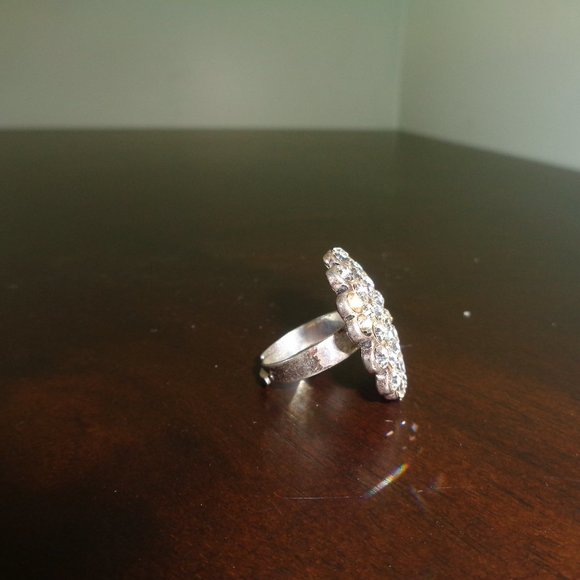 Round faux crystal ring- costume jewelry - Picture 4 of 12